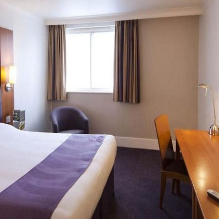 Premier Inn Pontypool Bagian luar foto