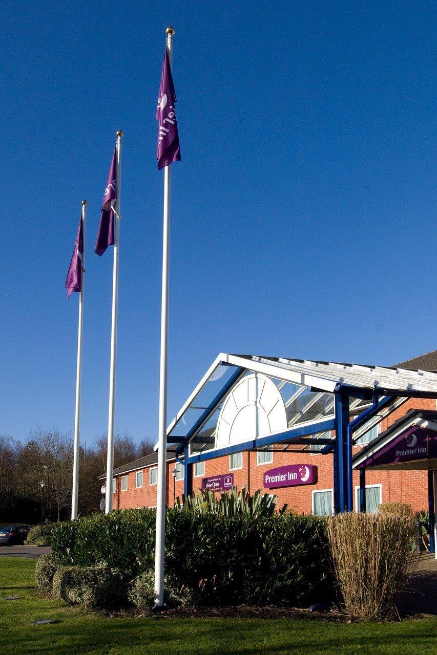 Premier Inn Pontypool Bagian luar foto