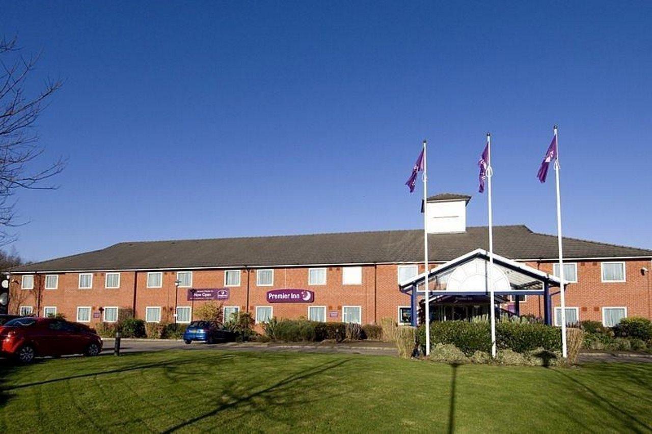 Premier Inn Pontypool Bagian luar foto
