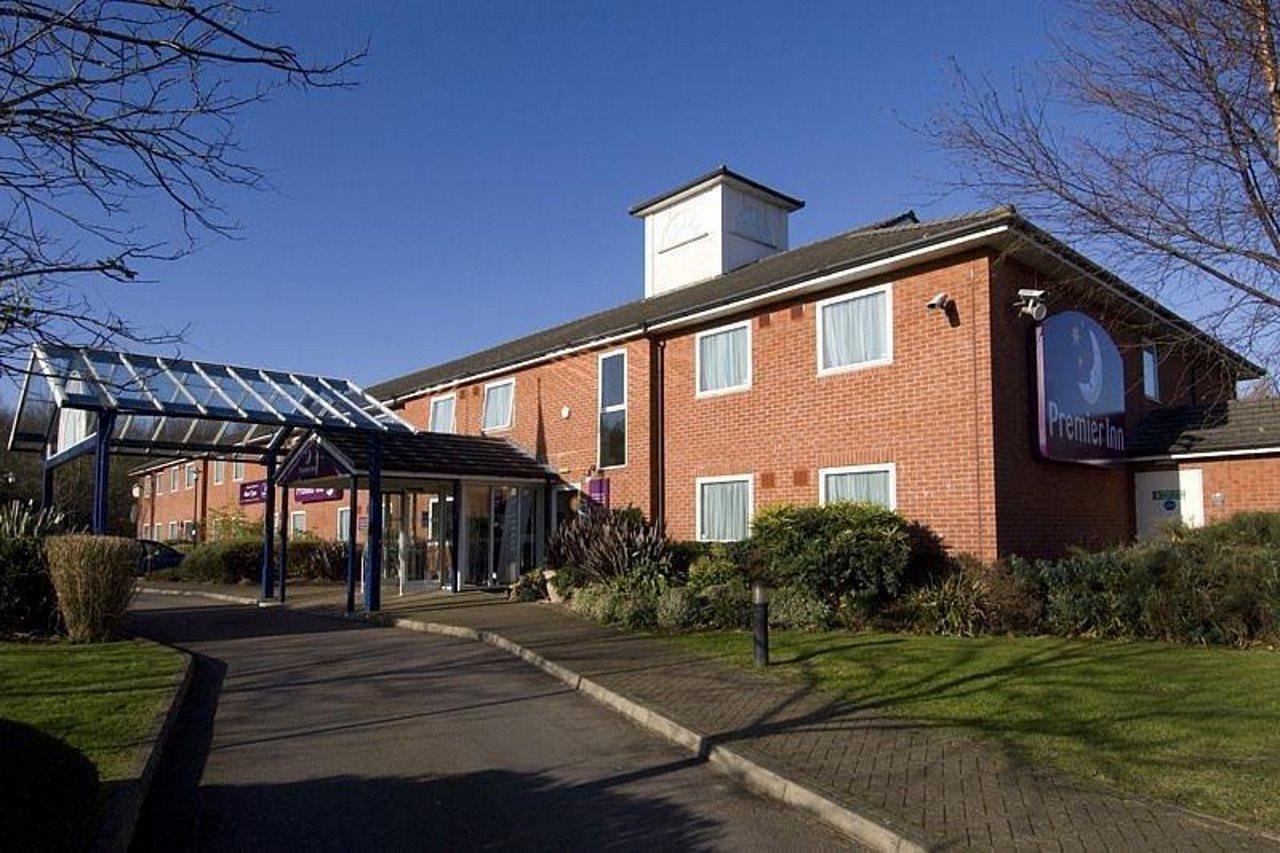 Premier Inn Pontypool Bagian luar foto
