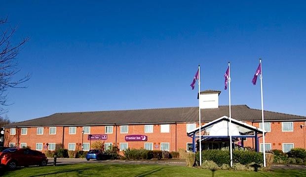 Premier Inn Pontypool Bagian luar foto